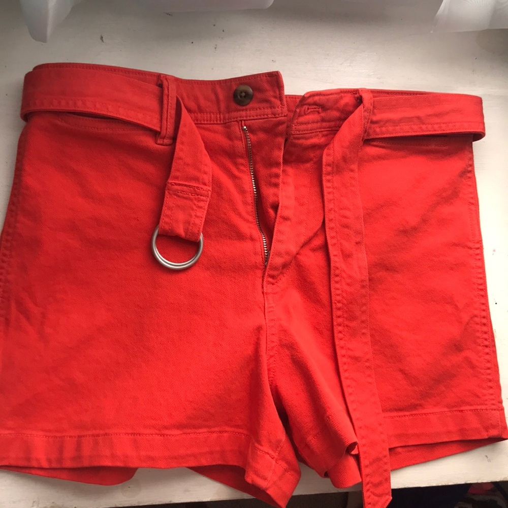 Red Gap High-waisted shorts